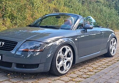 Audi TT Roadster 1.8T quattro nimbus/ mokkassin 224PS