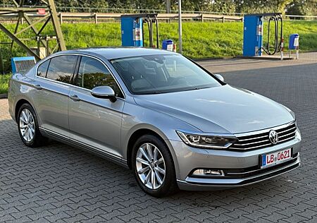 VW Passat Volkswagen Lim. Highline 2,0 TDI Virtual Matrix