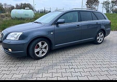 Toyota Avensis Combi Executive 2,2-l-D-CAT Executive