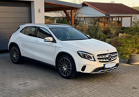 Mercedes-Benz GLA 200 Urban, AHK,AMG,Pano, Kamera,DCG,Keyless