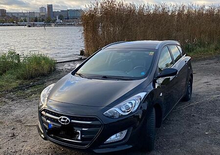 Hyundai i30 gebraucht kaufen Hyundai i30 blue 1.6 CRDi DCT