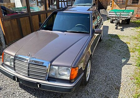 Mercedes-Benz 220