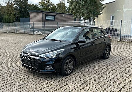 Hyundai i20 *Passion*Navi*Kamera*SHZ*8-Fach*2.Hand*