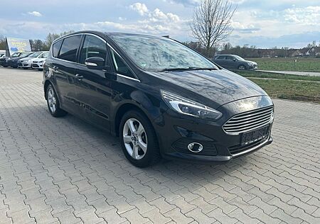 Ford S-Max Titanium