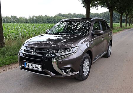 Mitsubishi Outlander gebraucht kaufen Mitsubishi Outlander granit braun Plug In Hybrid