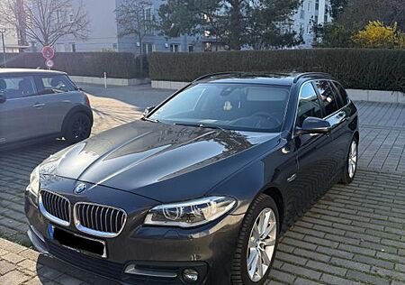 BMW 530d xDrive Touring A Luxury Line Luxury Line