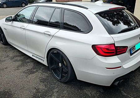 BMW 523i Touring - PANO - HUD - AHK