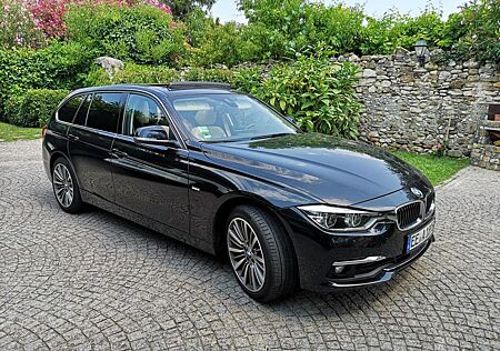 BMW 320i Touring Luxury Line Vollausst.Leder Panoram