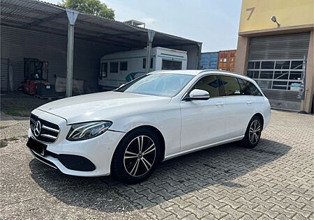 Mercedes-Benz E 220 E -Klasse T-Modell d