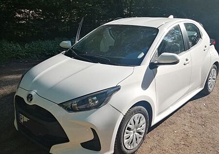 Toyota Yaris 1.5-l-VVT-i Hybrid CVT Business Comfort
