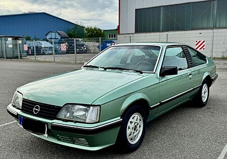 Opel Monza 3.0 E Berlina Ausstattung opalgrün L373