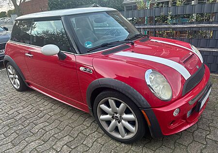 Mini Cooper S in CHILI RED
