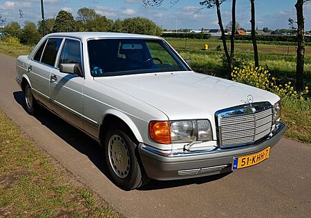 Mercedes-Benz S 560 560 SEL W126