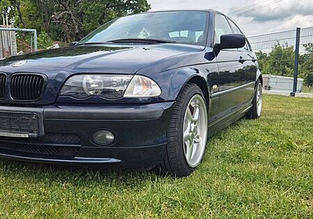 BMW 325i -