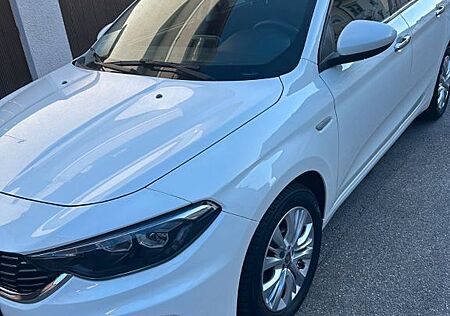 Fiat Tipo 1.4 T-Jet EASY EASY