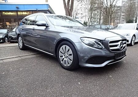 Mercedes-Benz E 220 LED.Navi.Kamera,EL Sitze,GSD, Autom.Euro-6