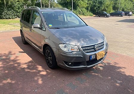 VW Touran Volkswagen - 2008 - grau - TÜV 2026