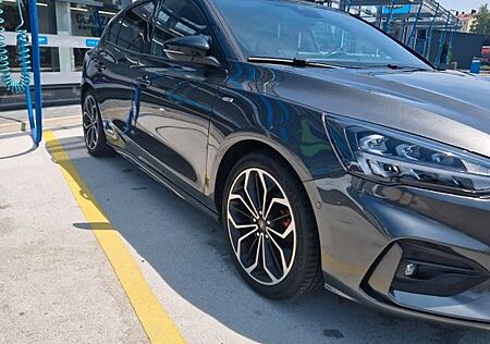 Ford Focus ST-Line STANDHEIZUNG, 8FACH ,WINTERPAKET