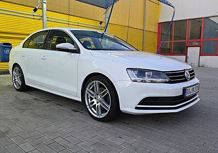 VW Jetta Volkswagen 2.0 TDI 110kW BlueMotion Technology -