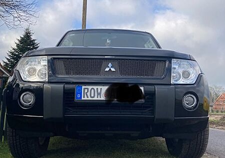 Mitsubishi Pajero 3,2 DI-D 4WD - SEHR GUTER ZUSTAND