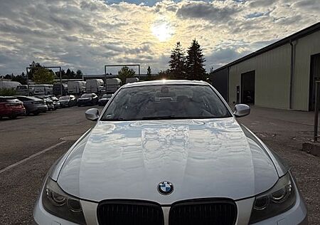 BMW 320i E90 FACELIFT