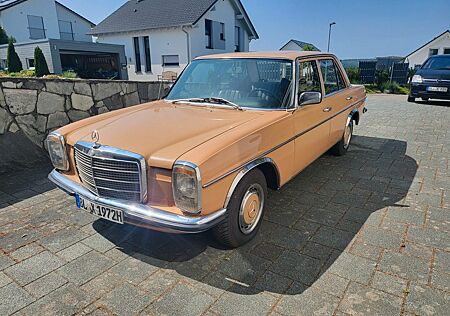 Mercedes-Benz 240 D