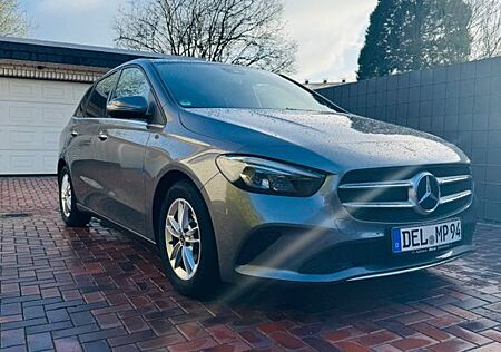 Mercedes-Benz B 180 -