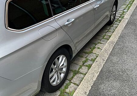 VW Passat Variant Volkswagen 2.0 TDI DSG Highline Variant ...