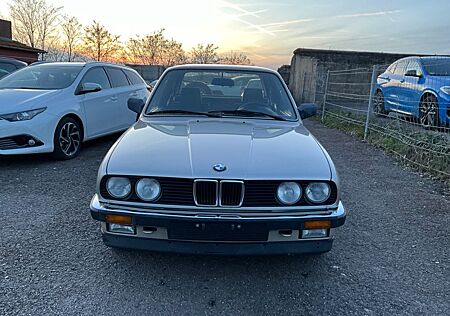 BMW 324 E 30 Limousine 1.Hand, 5 Gang, H kennzeichen