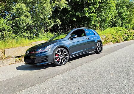 VW Golf Volkswagen 7 GTI DSG DCC Dynaudio DAB Navi Pano-Dach