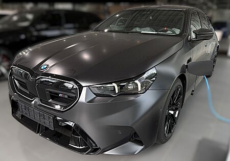 BMW M5 XDrive Ultimate Carbon HuD B&W Ceramic Pano