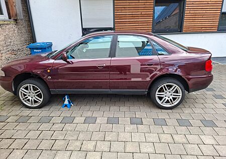 Audi A4 1.6 -
