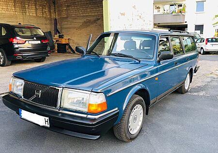 Volvo 245 ErsatzTeilLager PLUS weiteren Dieselmotor