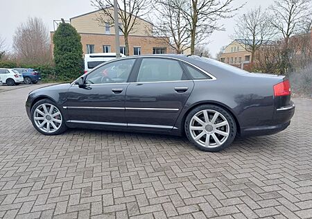 Audi A8 6.0 tiptronic quattro -Exklusiv