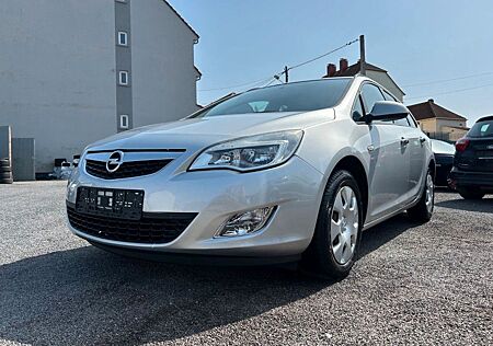 Opel Astra J SPORTS TOURER SHZ + PDC + TEMP