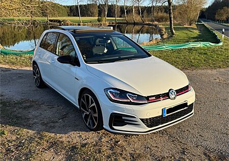 VW Golf Volkswagen 7.5 GTI Performance Facelift | 245 PS |