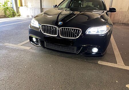 BMW 530d xDrive Touring M-Packet von Werk aus.