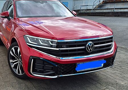 VW Touareg Volkswagen 3.0 V6 TDI 210kW 4MOT Tiptr. R-Line ...