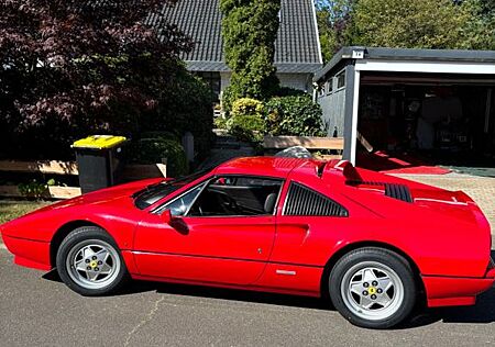 Ferrari 328 GTS mit neuem Service inkl. ZR