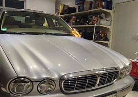 Jaguar XK8 Coupe -