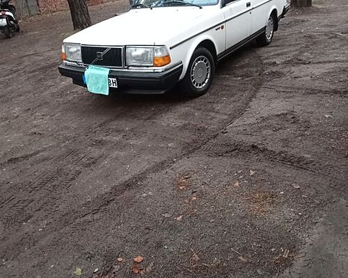 Volvo 244 GL, Benziner (Oldi mit H - Nummer) EZ 1989