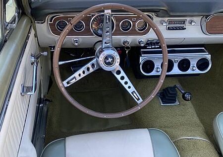 Ford Mustang V8 Cabrio 1965 Oldtimer