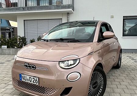 Fiat 500E 3+1 42 kWh - ICON/PANO/LED/KAM/NAV/APP