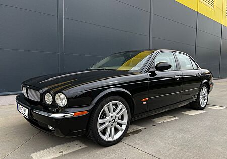 Jaguar XJR