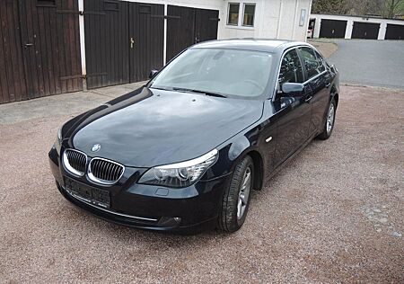 BMW 523i -