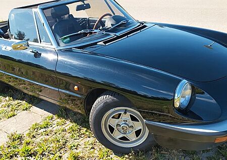 Alfa Romeo Spider BJ89 H-Kennzeichen mit aktuelem Gutachten