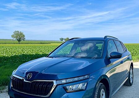 Skoda Kamiq 1.0 TSI 81kW Ambition Titan-Blau Metallic