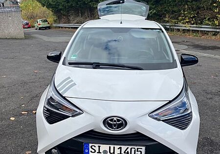 Toyota Aygo (X) Aygo (X) 1,0-l-VVT-i x-play connect x-play c...