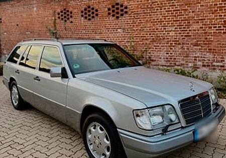 Mercedes-Benz E 320 T-Modell W124