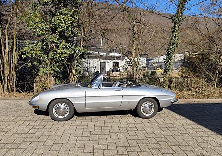 Alfa Romeo Spider Rundheck- mit 1600er Motor TÜV neu H-Kennz